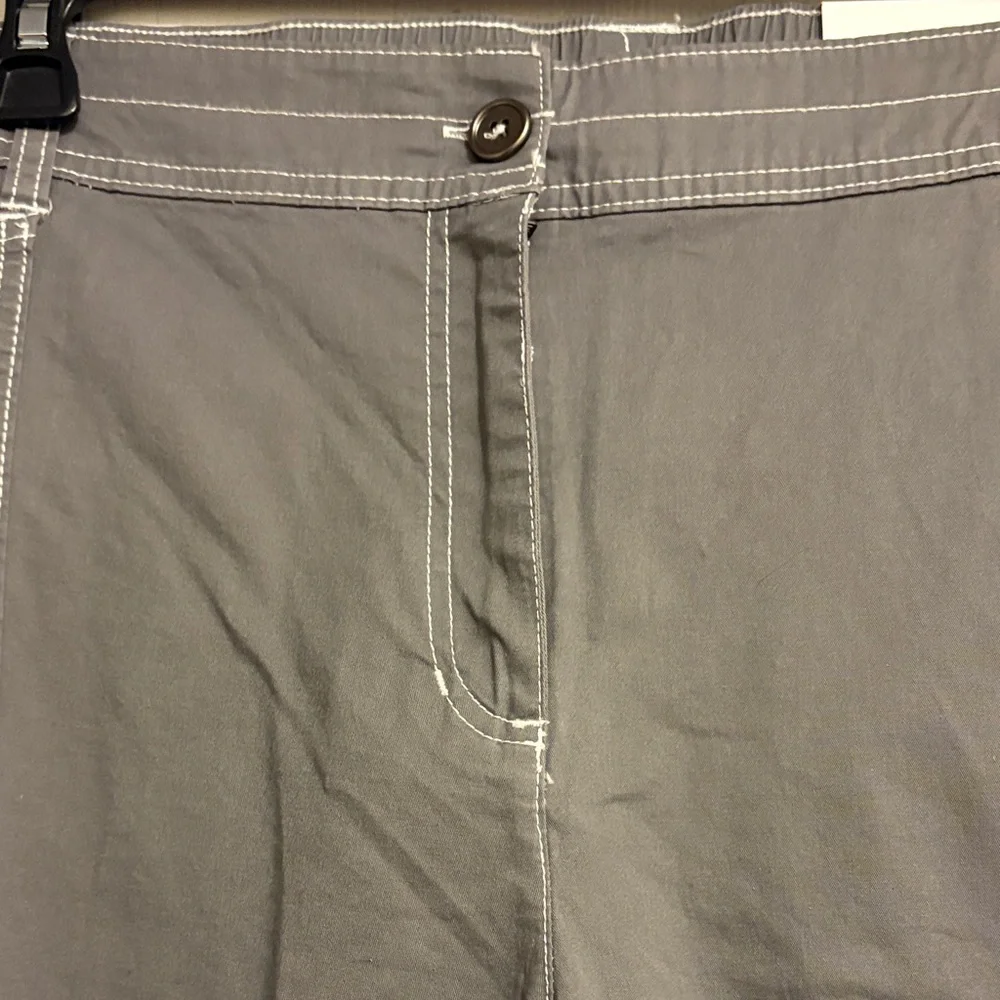 NWT-Gray Cargo Capri Pants - Picture 2 of 9